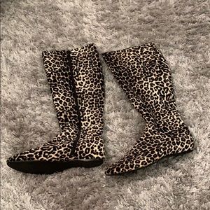 Leopard flat boots